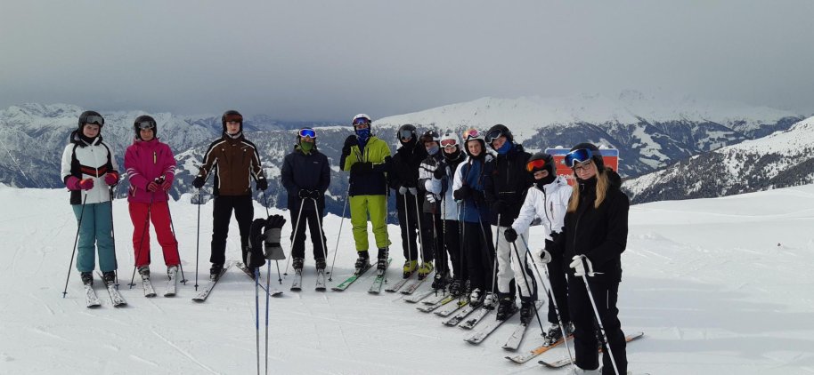 Letošní lyžařský výcvik v rakouských Alpách je v plném proudu